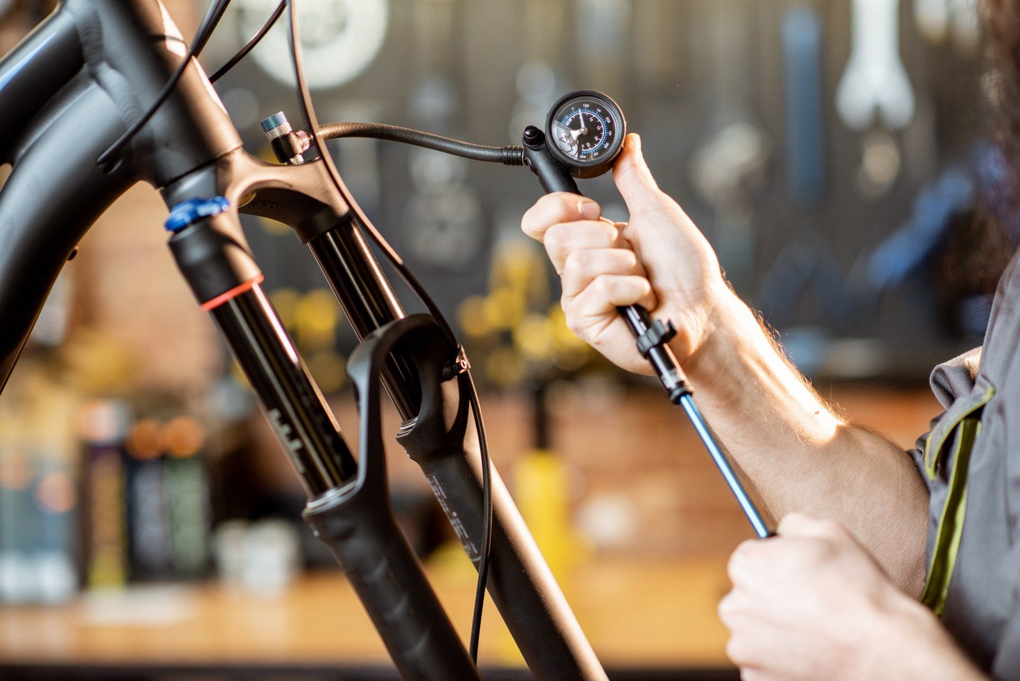 Diagnóstico y servicio técnico de suspensión para bicicleta